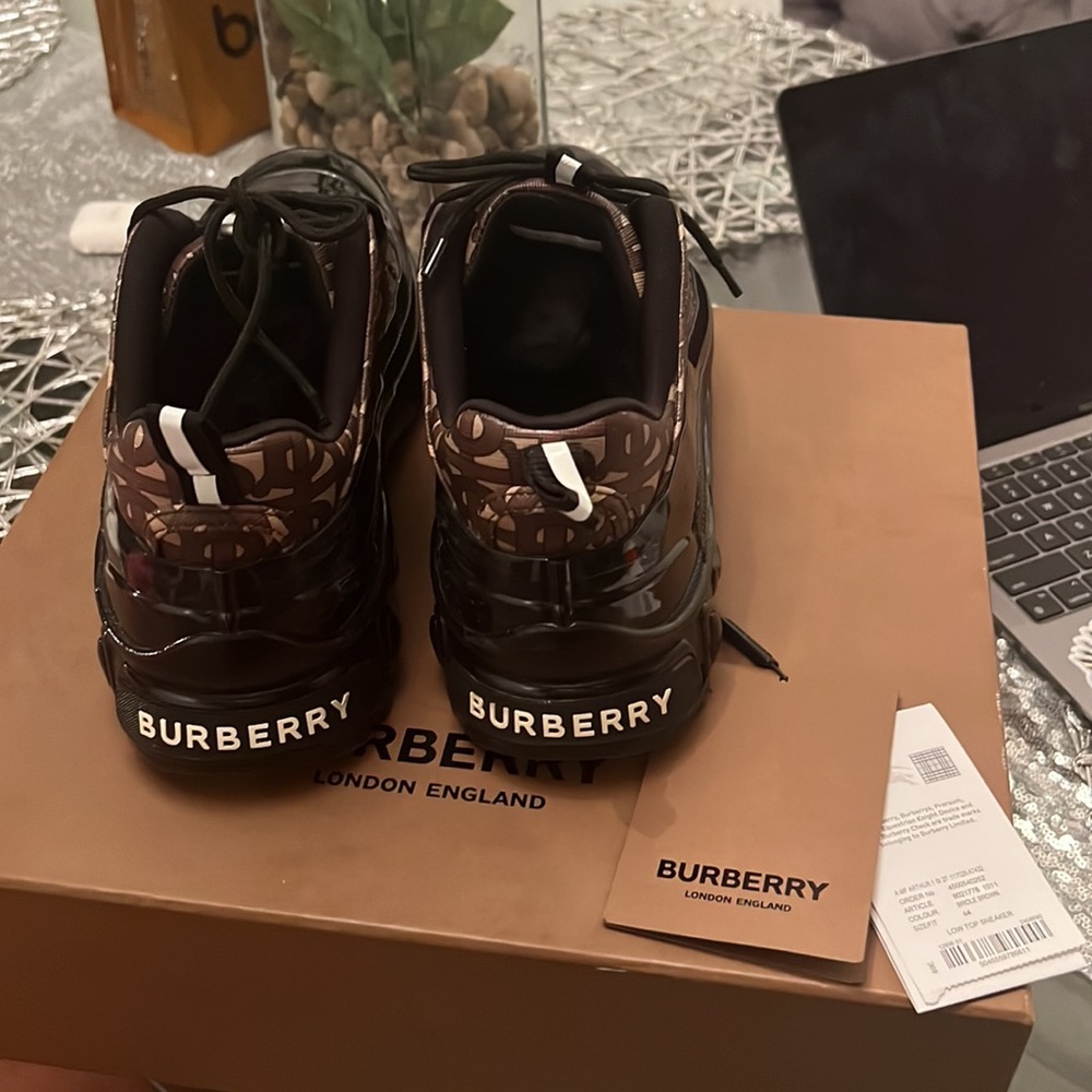 Sneakers - Picture 3 of 5